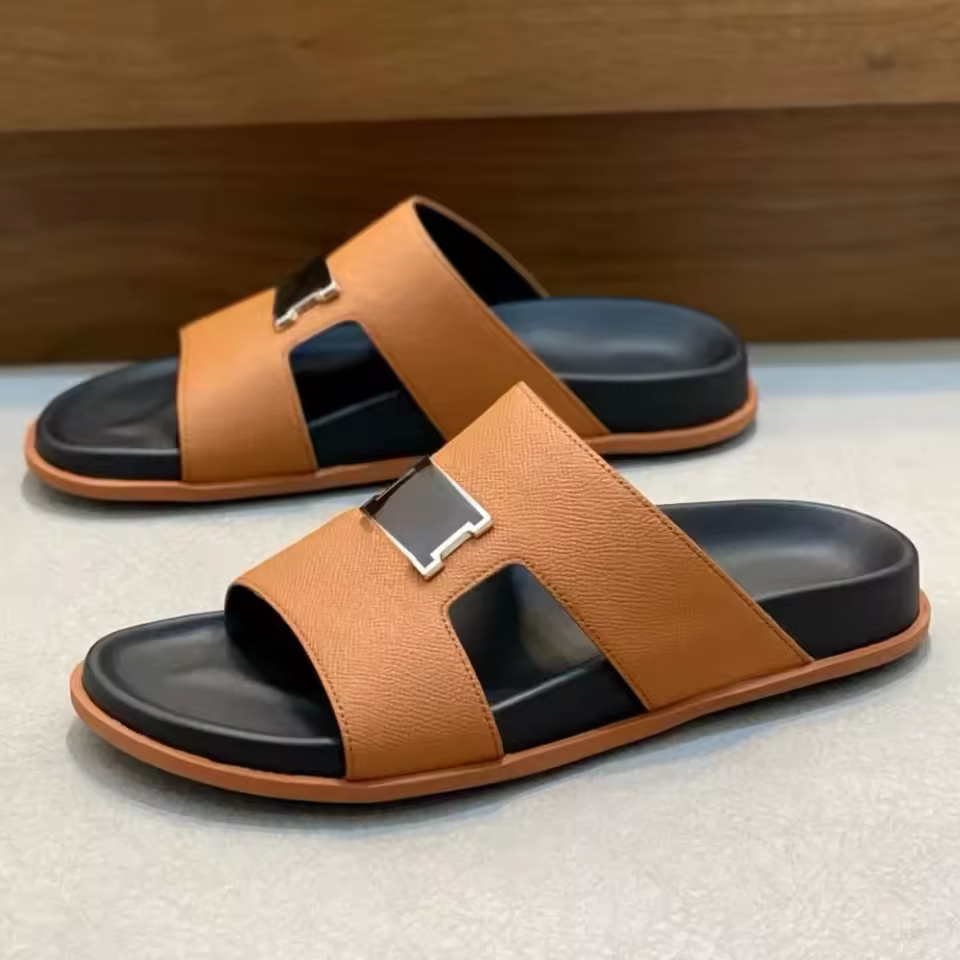 Designer Women Leather Sandals with Metal Buckle Flat Casual Slides Luxury Style Summer Beach Shoes for Lady Casual Slippers